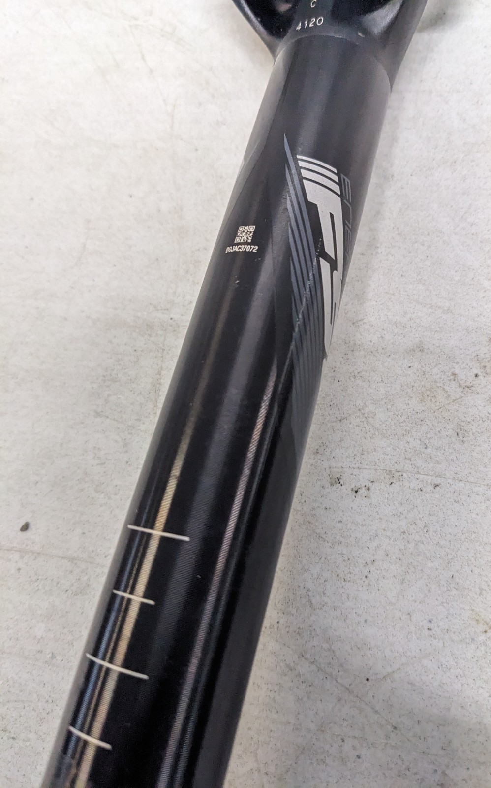 FSA Energy Seatpost – 27.2mm x 350mm – Black w/Gray Graphics