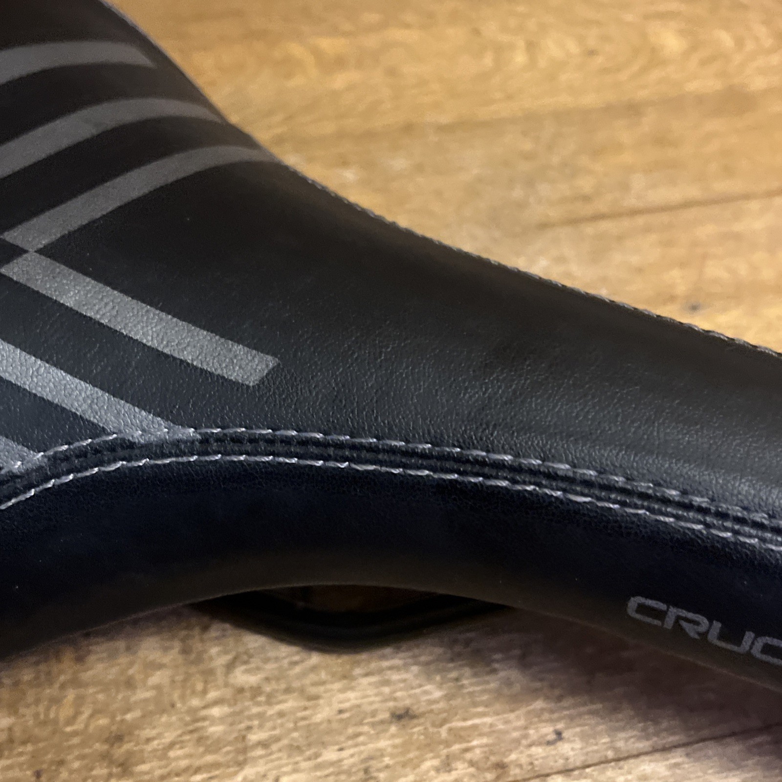 Crucial Bike Saddle 270 mm Length 145 mm Width Bike Saddle Made In China