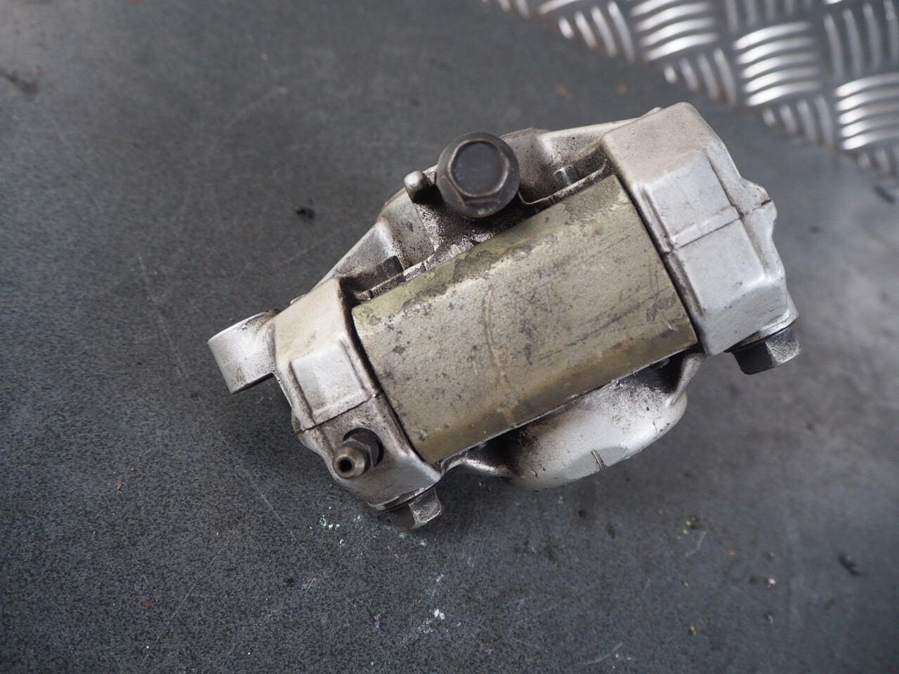 CALIPER, FR BRAKE RH YAMAHA V-MAX 1989 1FK-25810-02 14436