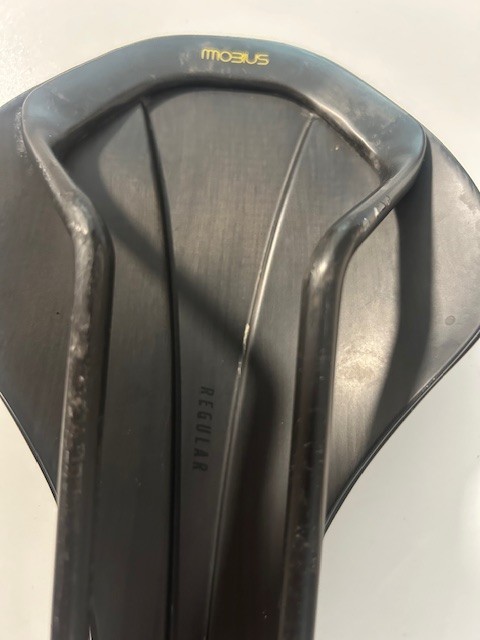 FIZIK ANTARES VERSUS EVO 00 – Regular / 139mm / MOBIUS – worn but still lovable
