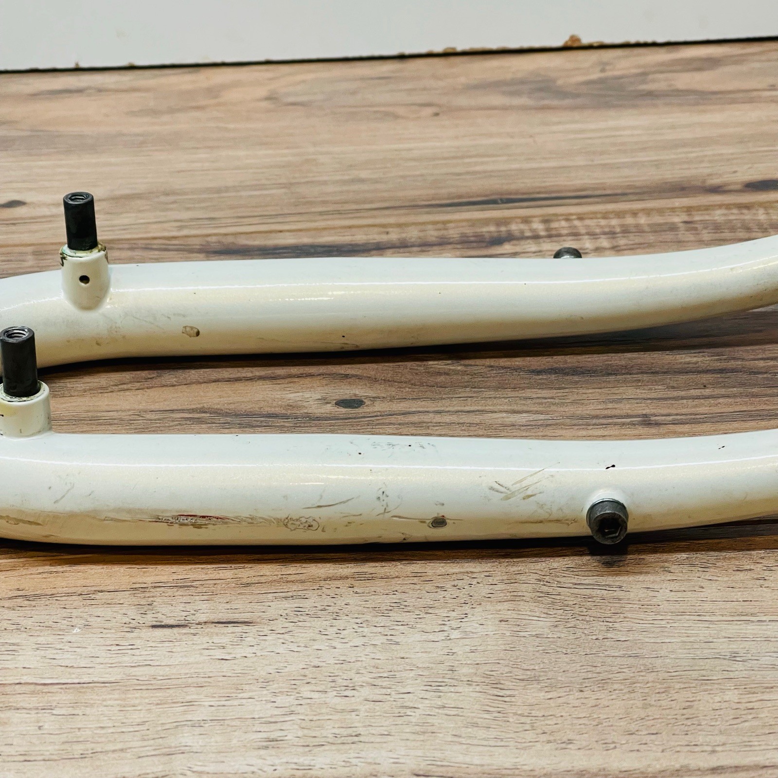 Vintage ROLLER CAM BRAKE MOUNT MTB Fork 1-Inch Threaded 193 Steerer White