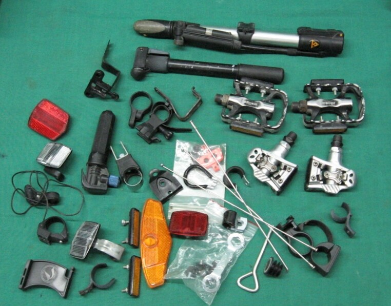 Vintage Odd Lot Of Bicycle Air Pumps, Wellgo Pedals, Reflectors Misc.