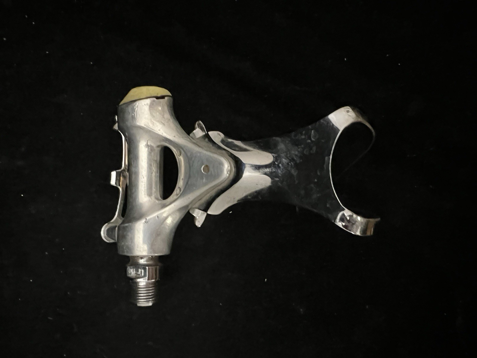 Shimano 600 Right R Aluminum Pedal Cr-Mo Axle Silver Vintage with toe clip