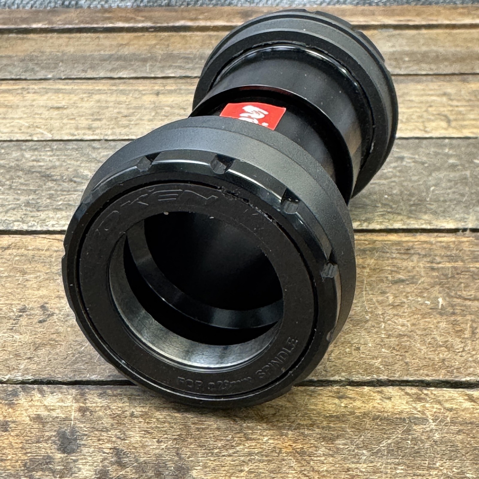 Token BB4629 Ninja DUB Bottom Bracket PF30 Press Fit 29mm Black MTB Bike