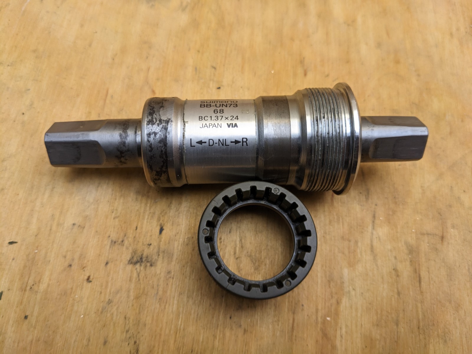 Shimano BB-UN73 Bottom Bracket 68 x 122.5 mm Square Taper English Threads