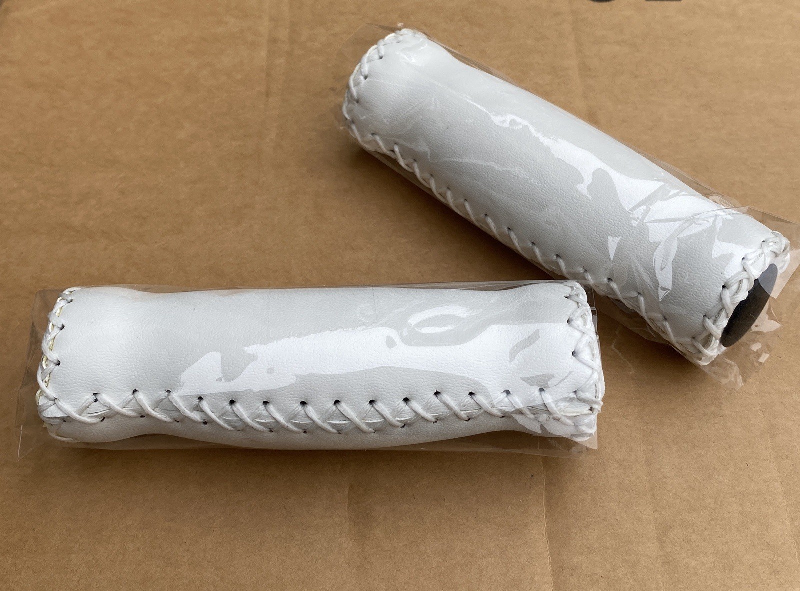 White Bike Bicycle Handlebar Vinyl Grip Grips 127mm x 18mm Beach Cruiser