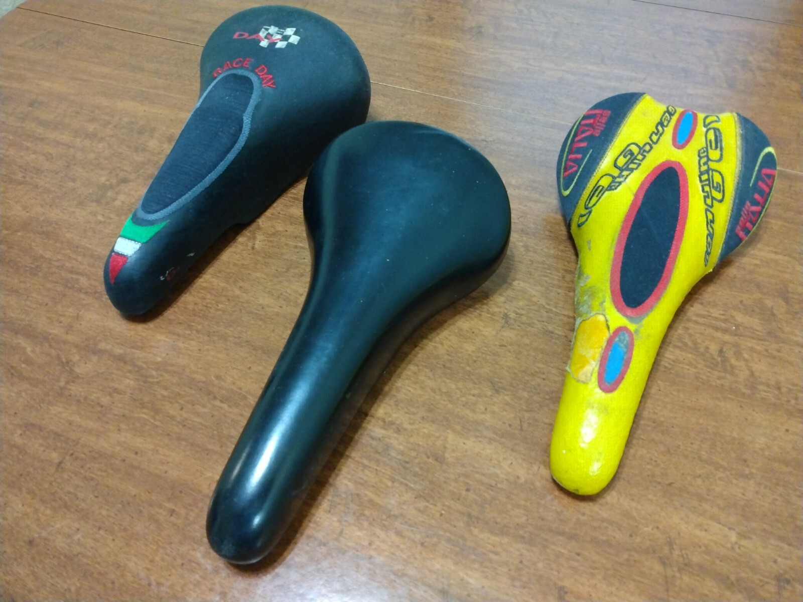 VTG SELLE SAN MARCO ITALIA SADDLES RACE SEAT TURBO MATIC INVICTA YELLOW LOT OF 3