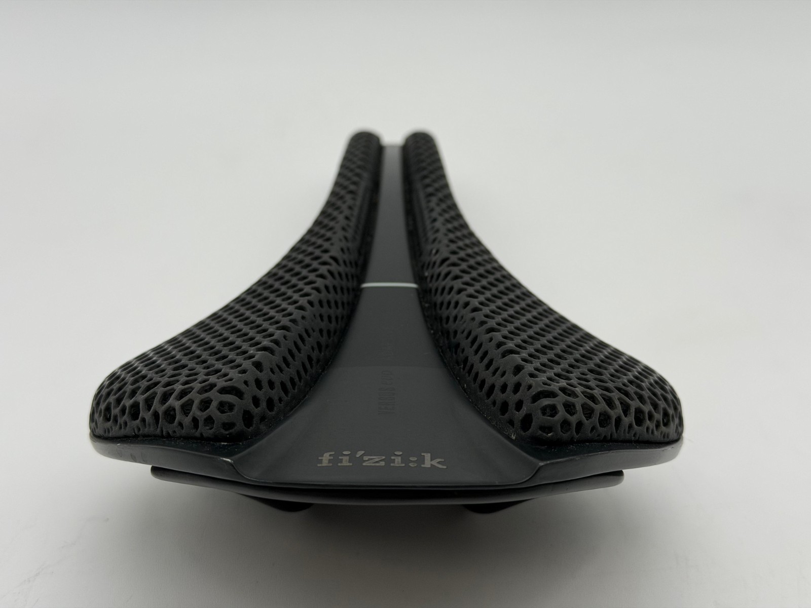 Fizik Versus EVO Adaptive 3D Printed Carbon Fiber Road Saddle 146mm wide x 270mm