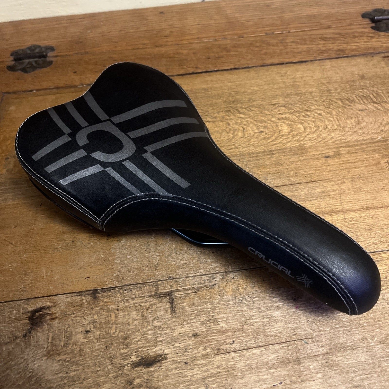 Crucial Bike Saddle 270 mm Length 145 mm Width Bike Saddle Made In China