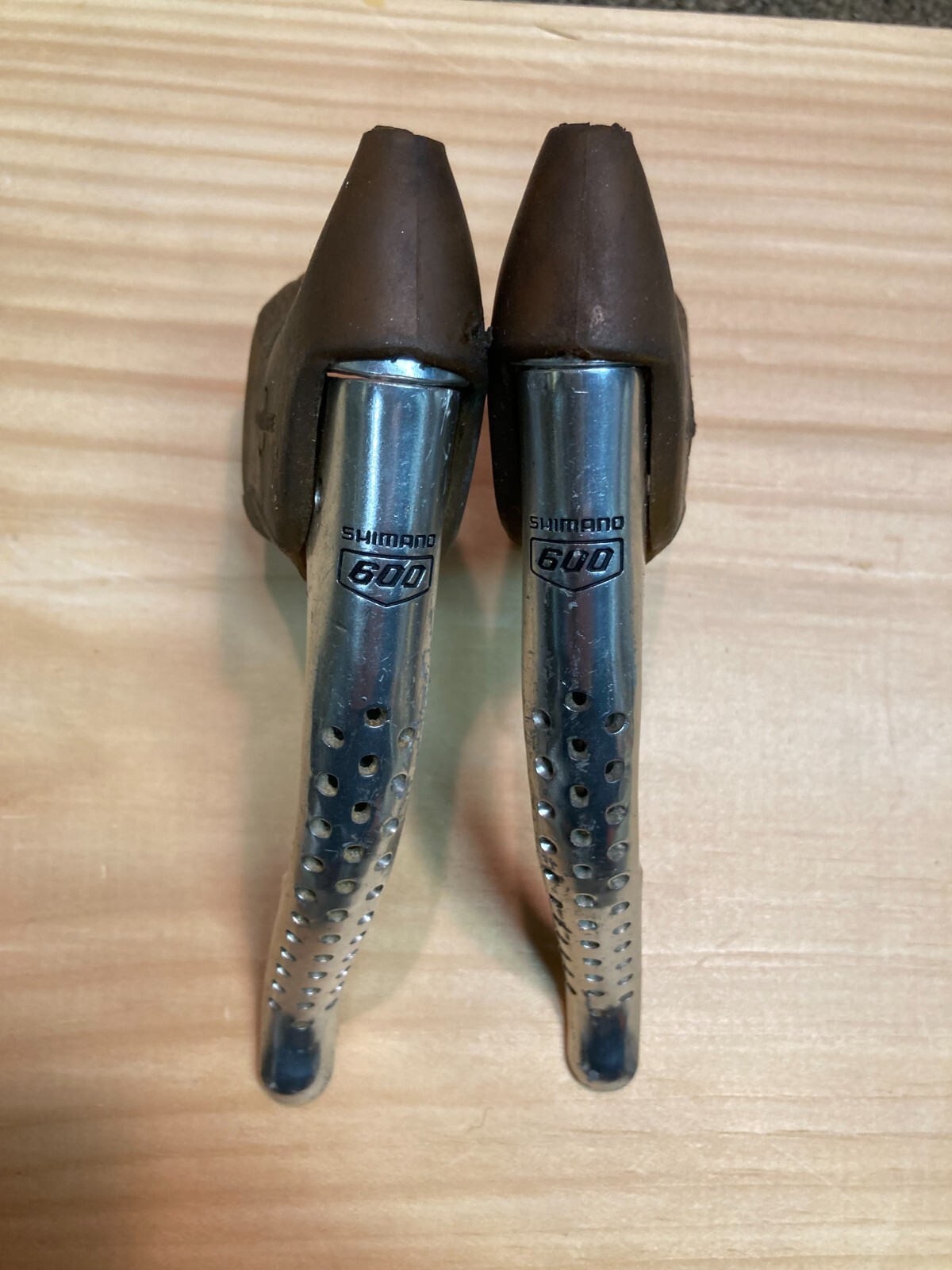 Vintage Shimano 600 Arabesque Brake Lever Set wiith Non-aero Dia Compe Hoods