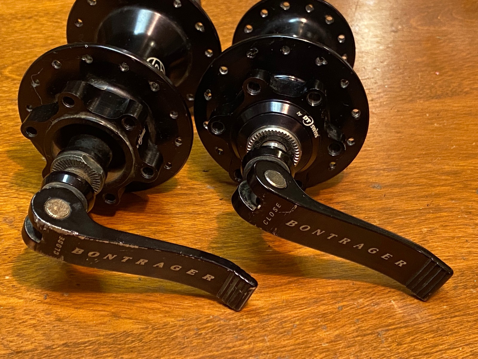 Bontrager Race xLite DT Swiss 28h MTB Hub Set 6-Bolt Disc 100/135mm Good Used