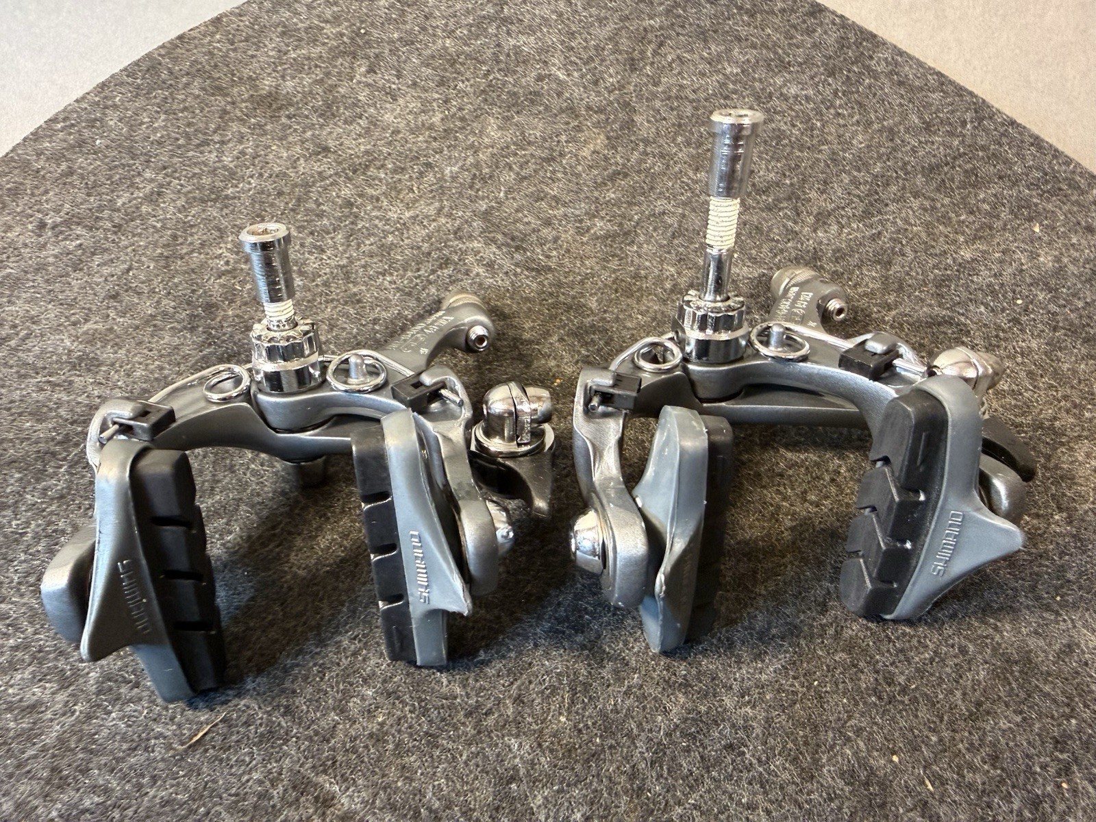 New-Old-Stock Shimano 600/Ultegra Brake Caliper Set…BR-6400.