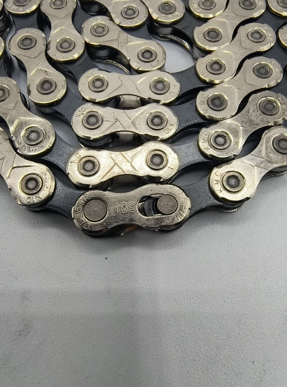 KMC X10 10 Speed Bicycle Bike Cycling Chain 106 Links Very Low Miles