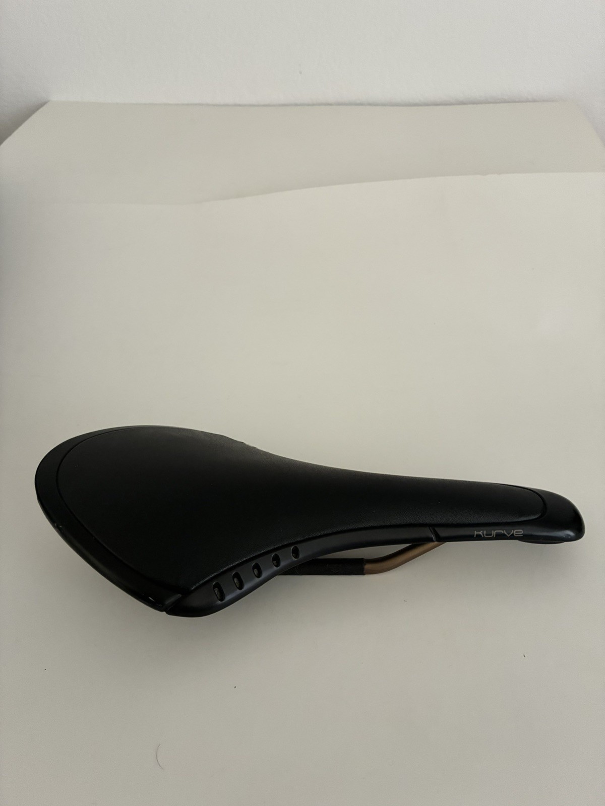 fi’zi:k Kurve Snake Carbon Fiber Road Bike Saddle/Seat Black MPN K000001691