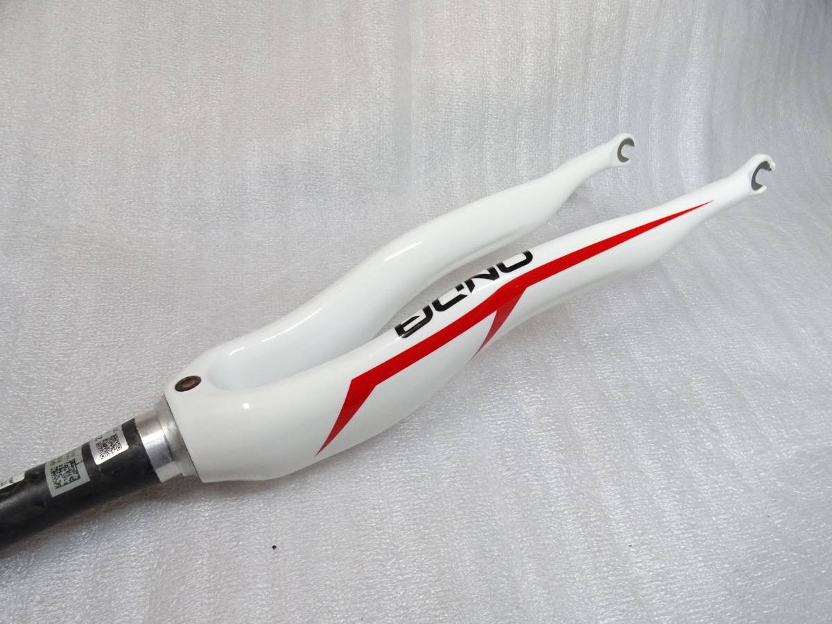 New Pinarello Paris Full Carbon Fork 700c Rim Brake 1-1/8 to 1-1/4 Tapered QR 45