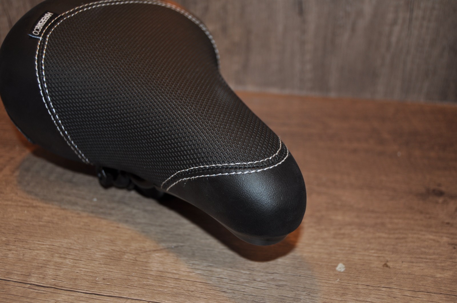 High quality BMX bike seat with 280mm / 25.4mm diameter Seat Post