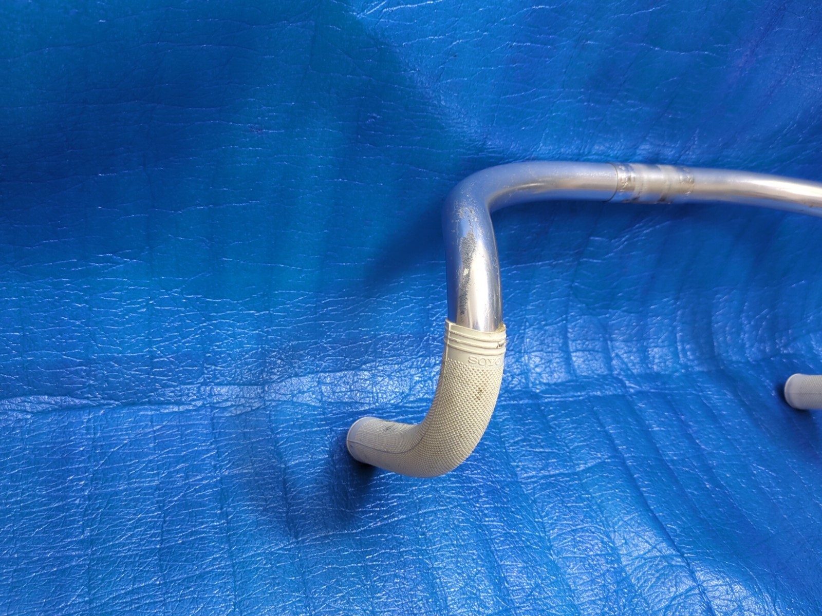 Nitto B125 Aluminium 360mm NJS Keirin Handlebar + Soyo Grips