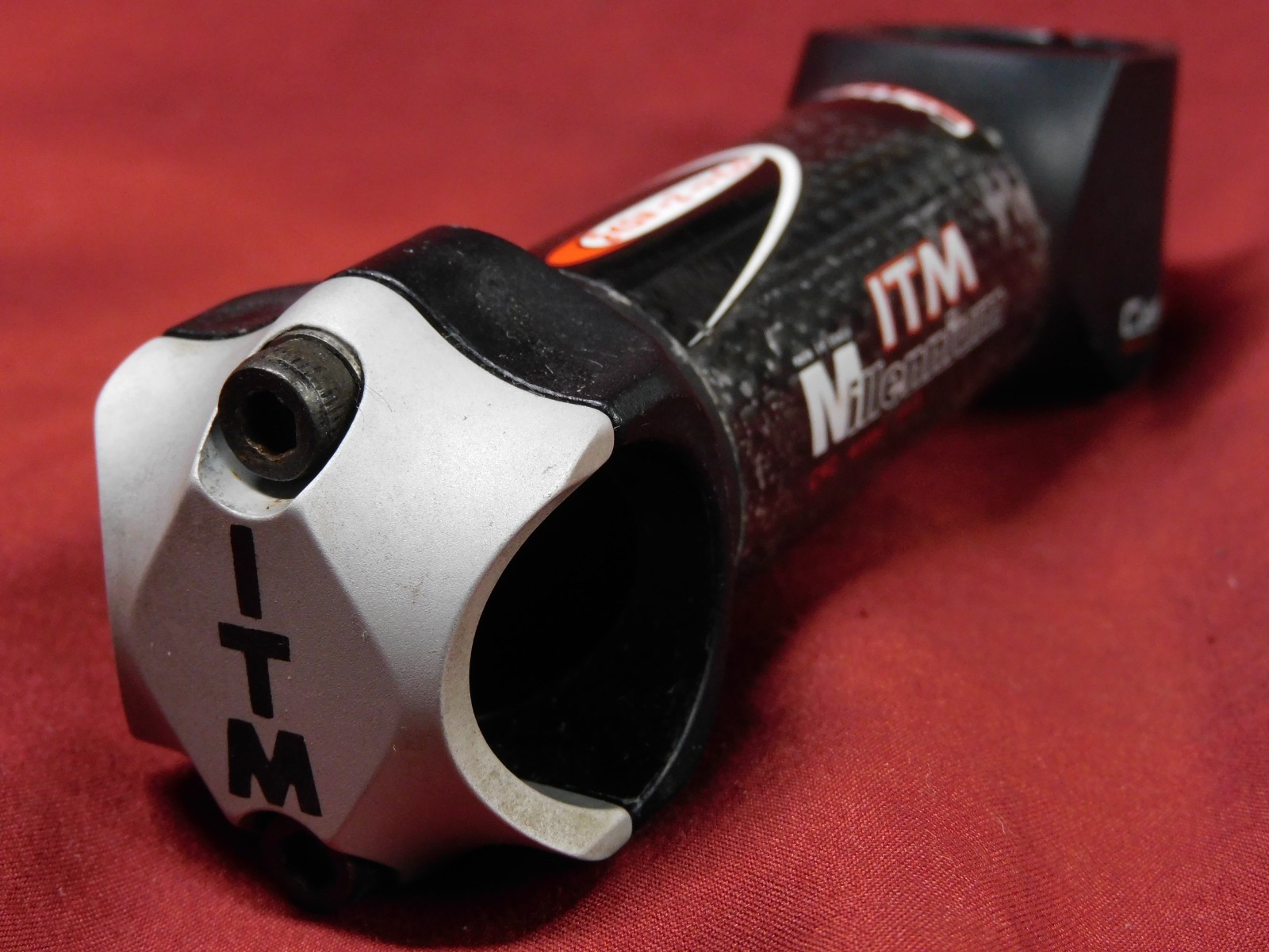 VGC 11 cm Threadless Black ITM Millenium Carbon Stem 1″ x 110 mm x 26.0 mm 151 g