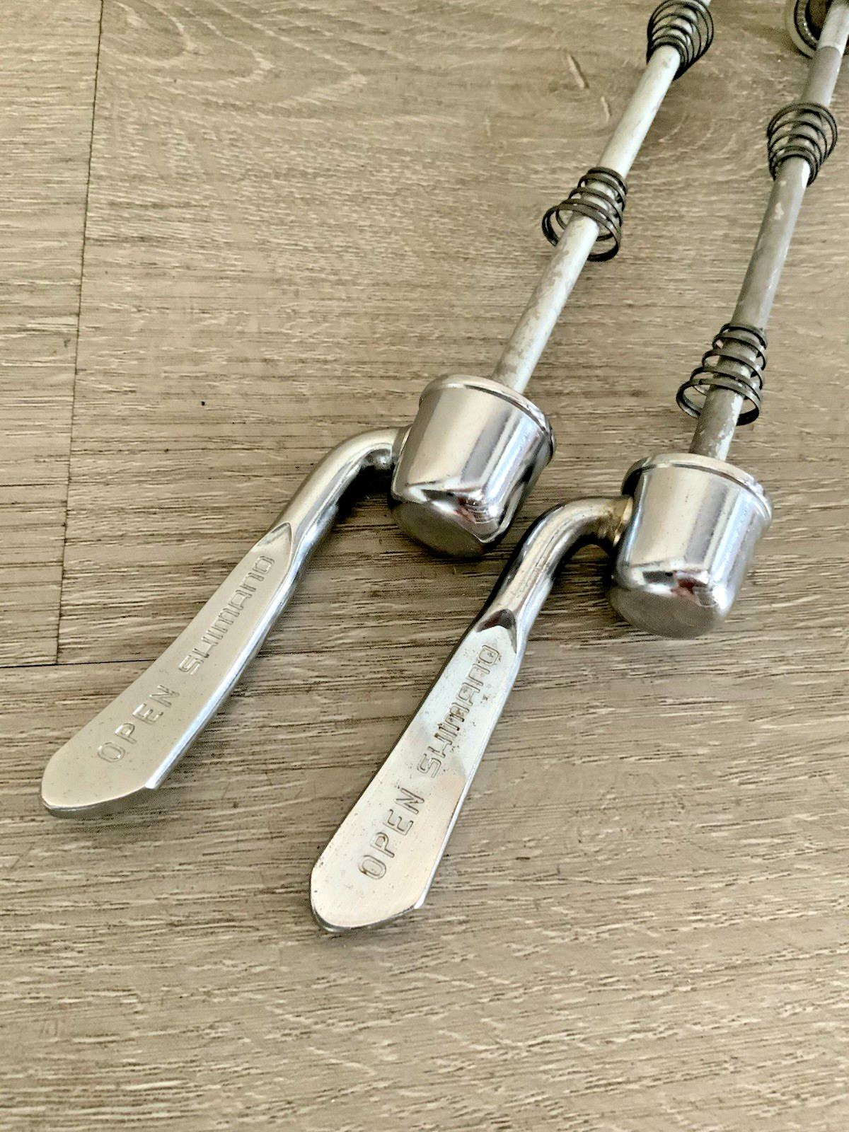 SHIMANO 600 QUICK RELEASE SKEWER SET 100-126 MM SPACING STEEL MODEL 6207
