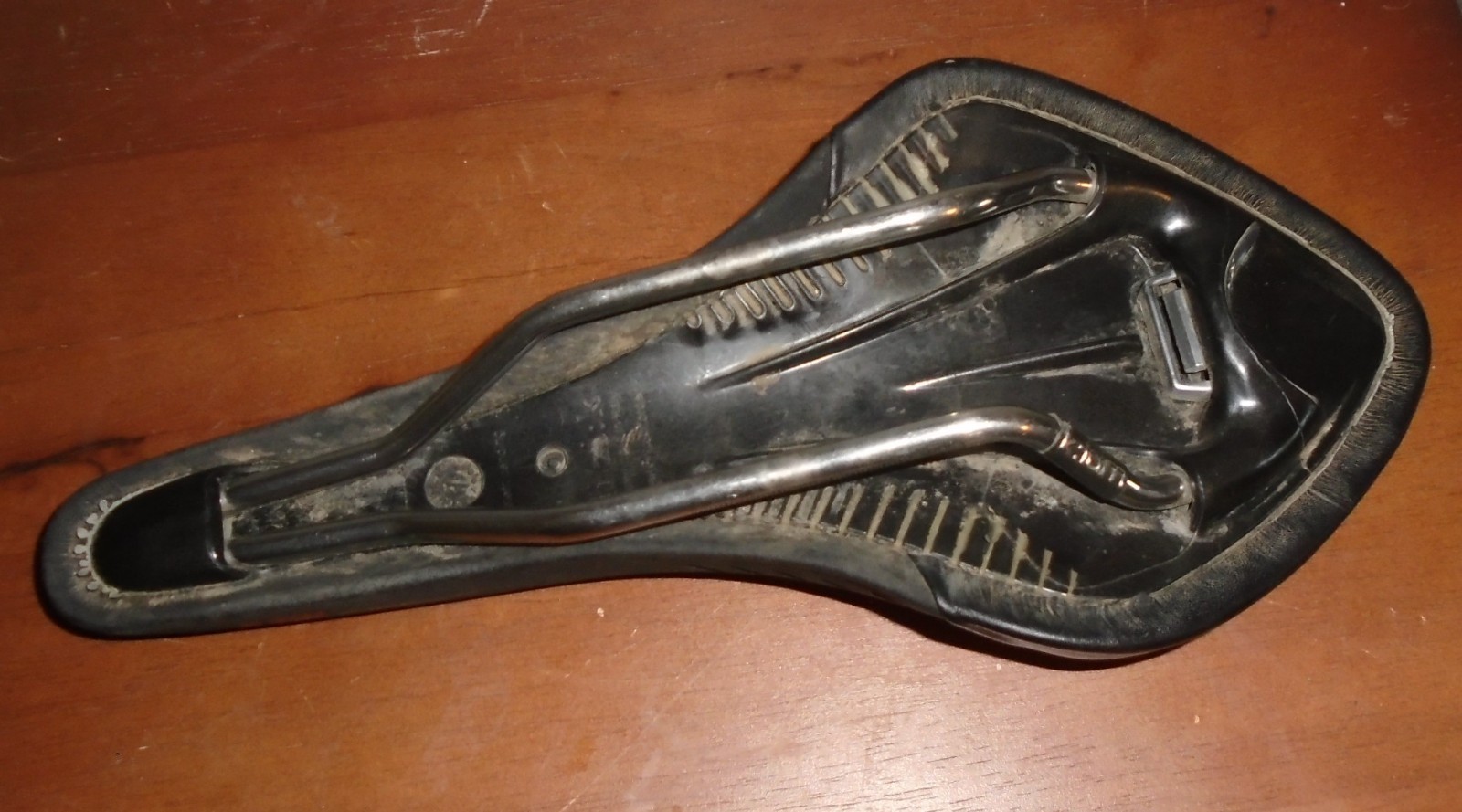 USED Fizik Arione Tri 2 Braided Carbon Rail Saddle Black
