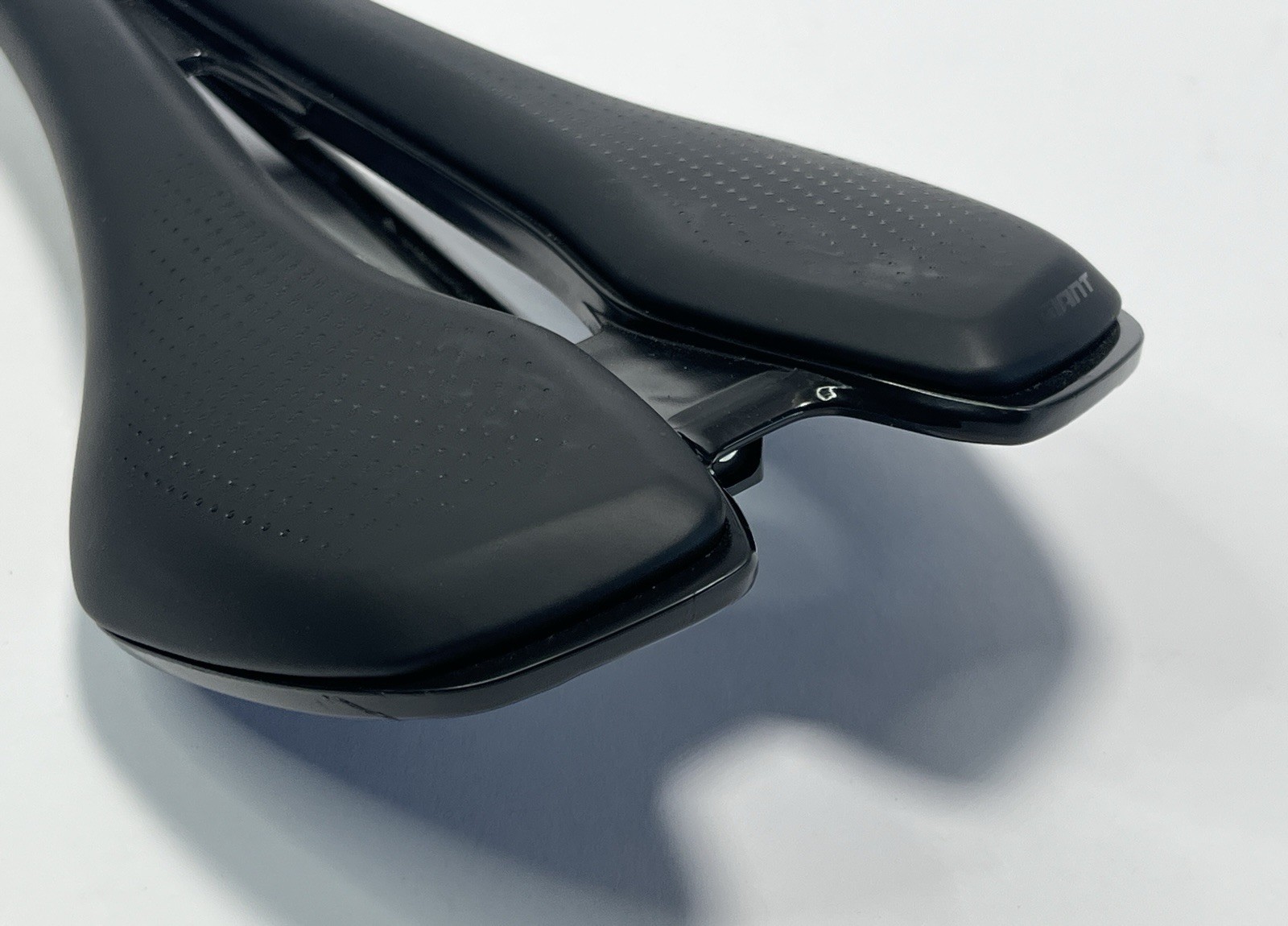 Giant Approach Particle Flow Bicycle Saddle 145mm