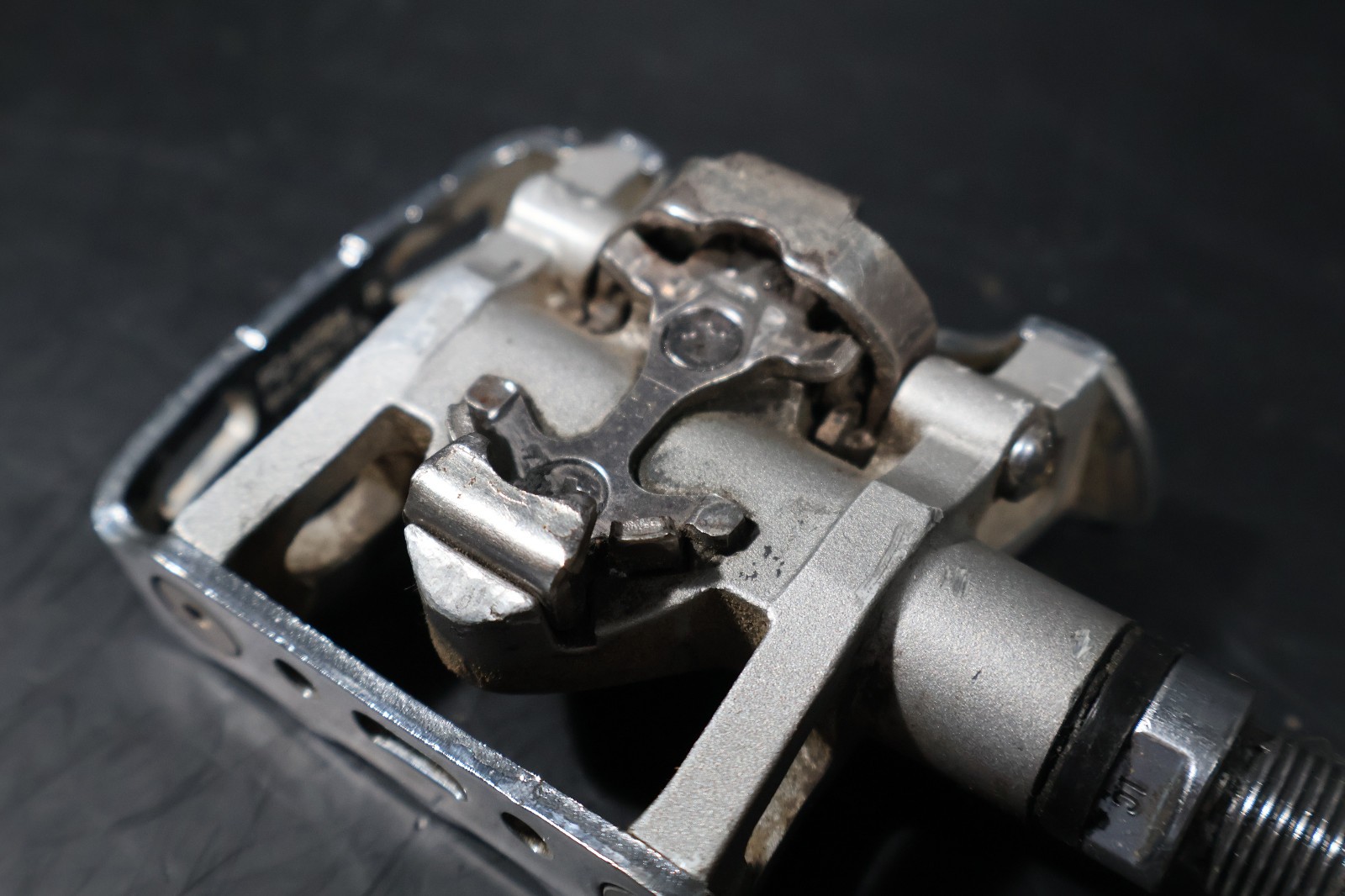 Shimano PD-M324 SPD Dual Sided Clipless Road Bike Pedals 9/16″ Touring Commuter