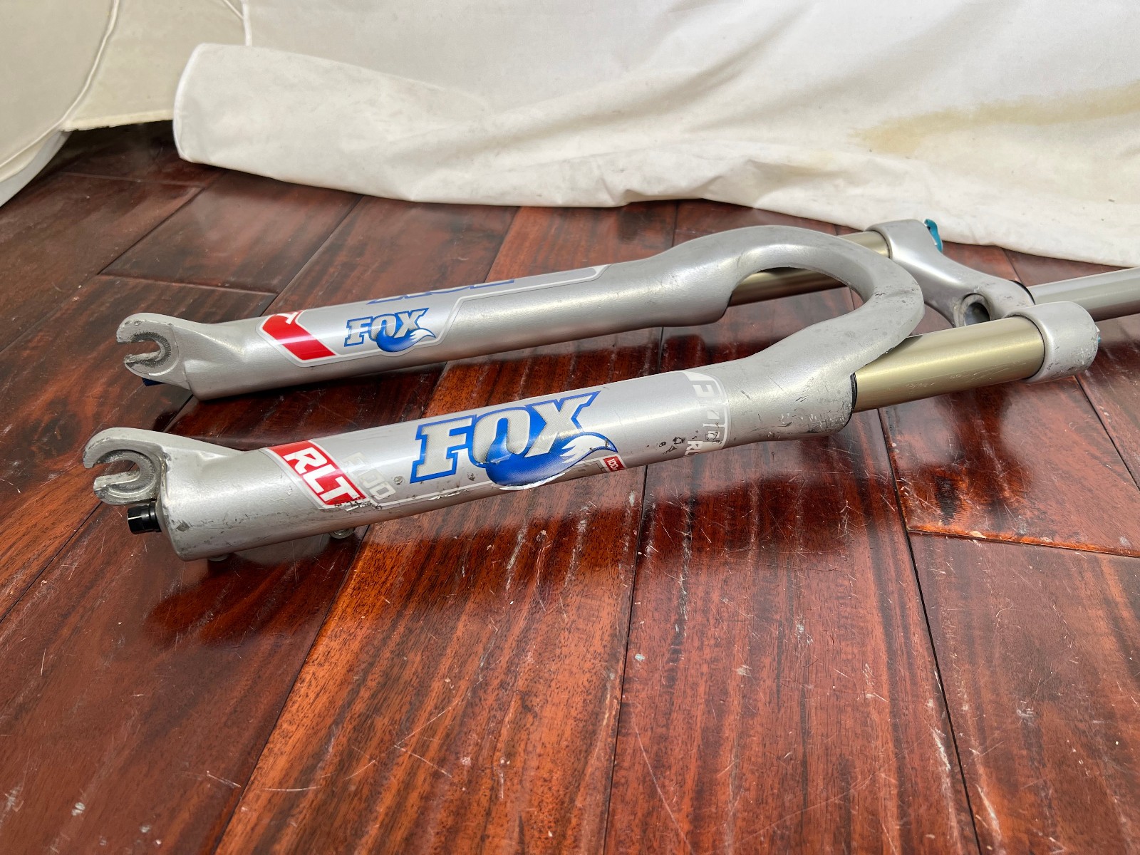 Fox Float RLT F100 Suspension Fork 26″ Disc only 1-1/ 8″ steerer