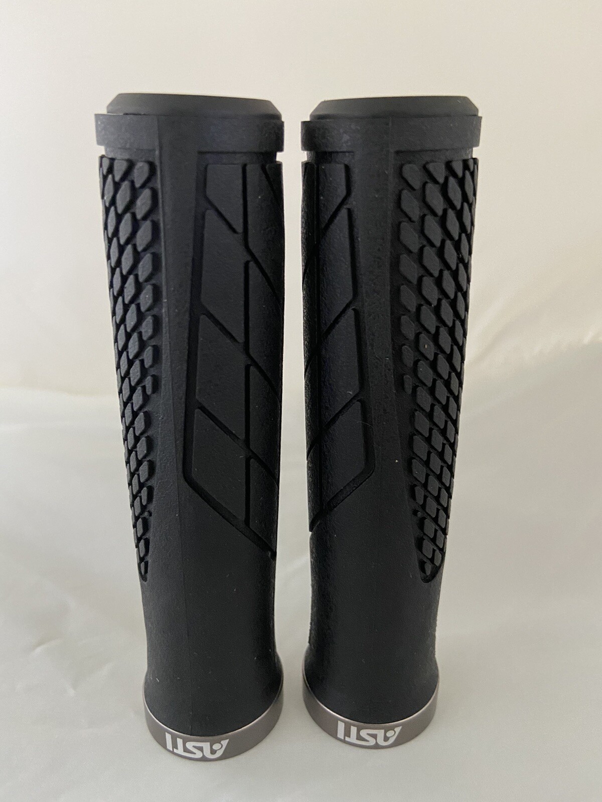Asti Shorex Ergon Ergonomic lockon Comfort BW MTB BMX Bike Handlebar Grips White