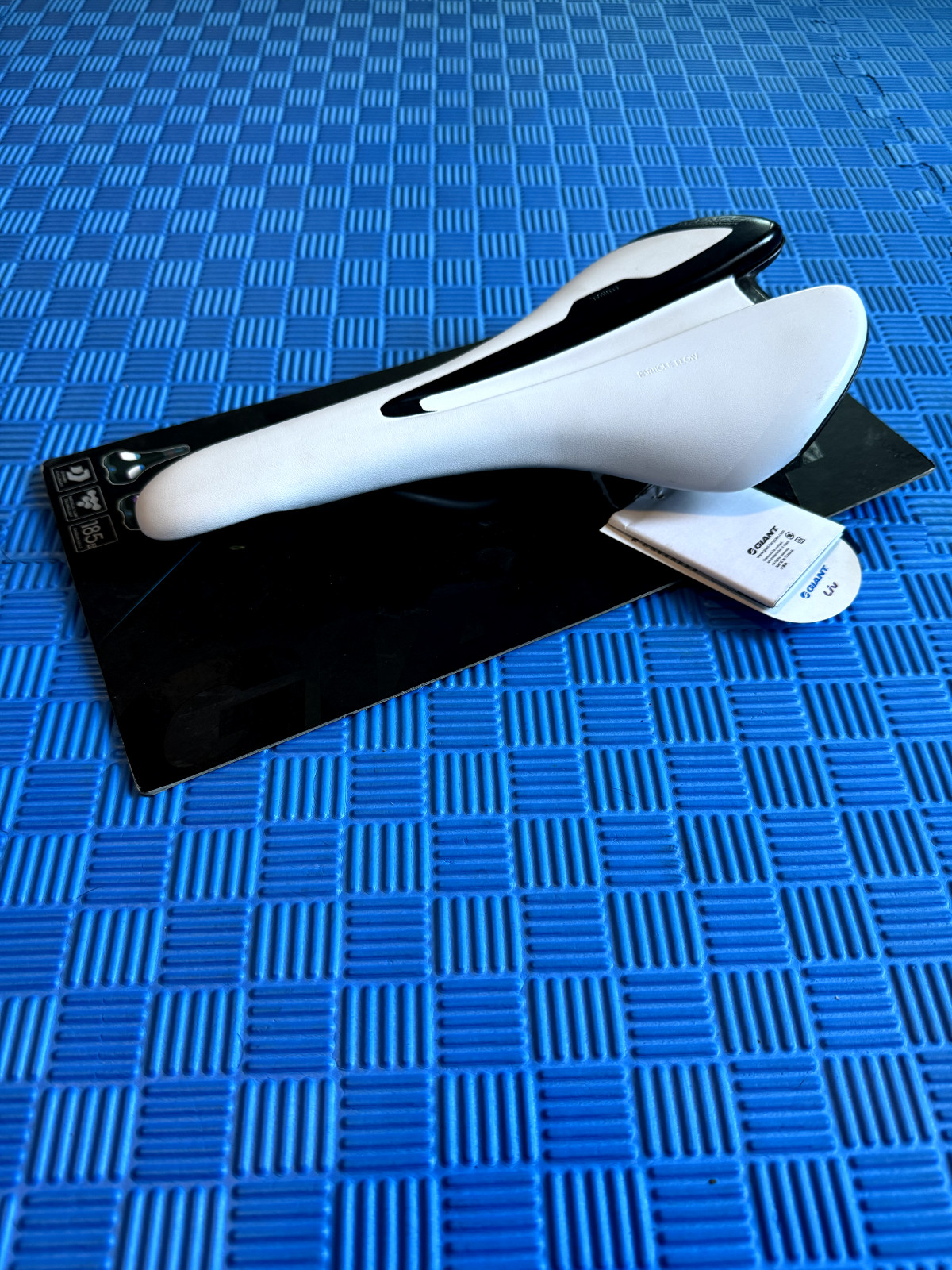 Giant Cobalt Contact SLR Neutral Carbon Rail Saddle White 185 grams