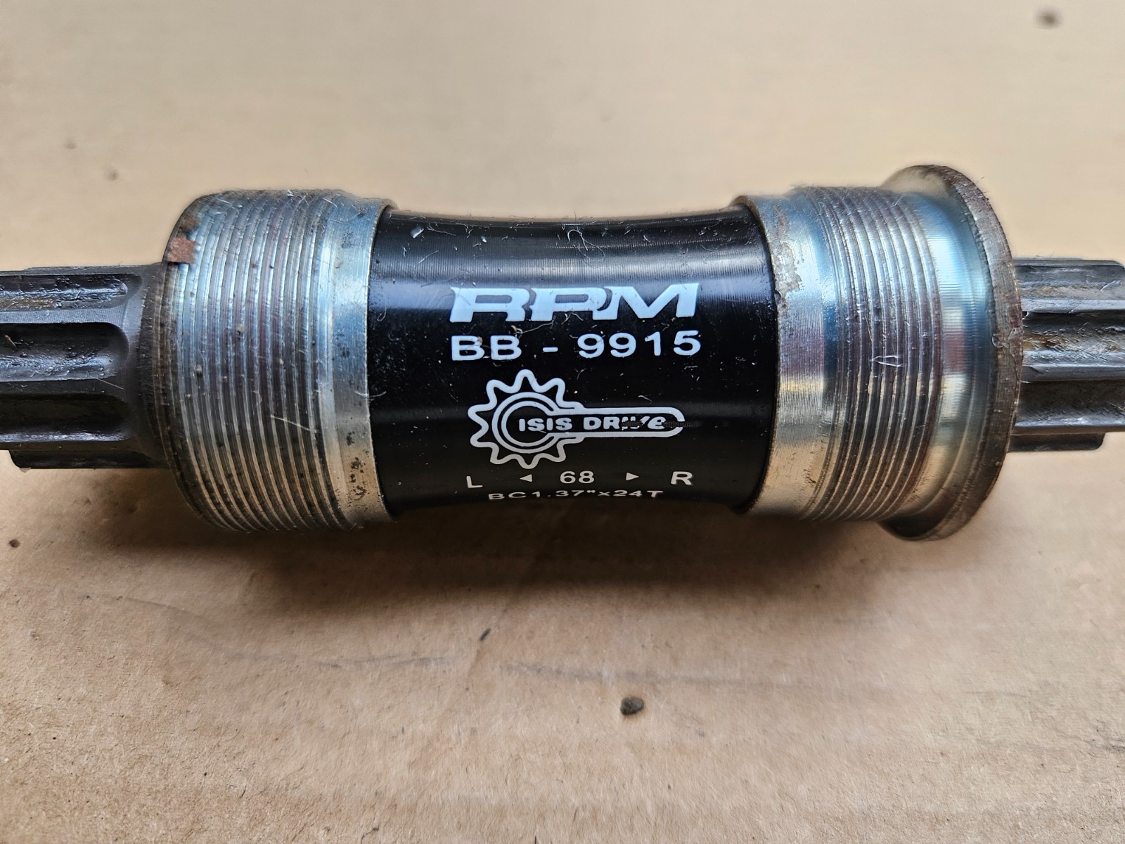 RPM BB-9915 Bottom Bracket ISIS Spline 68mm x 113mm *slight play in bearing*