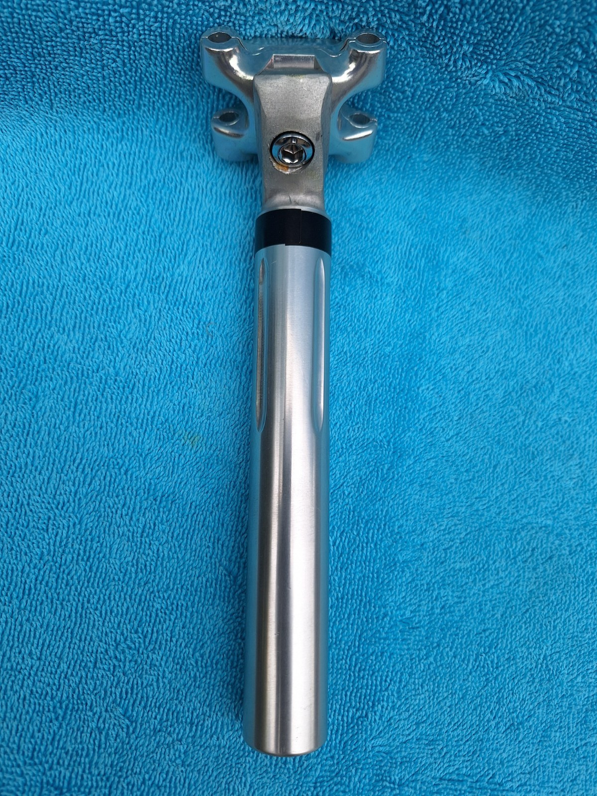 NOS SR Sakae Laprade Fluted Aluminum Seatpost 26.8 mm / Silver