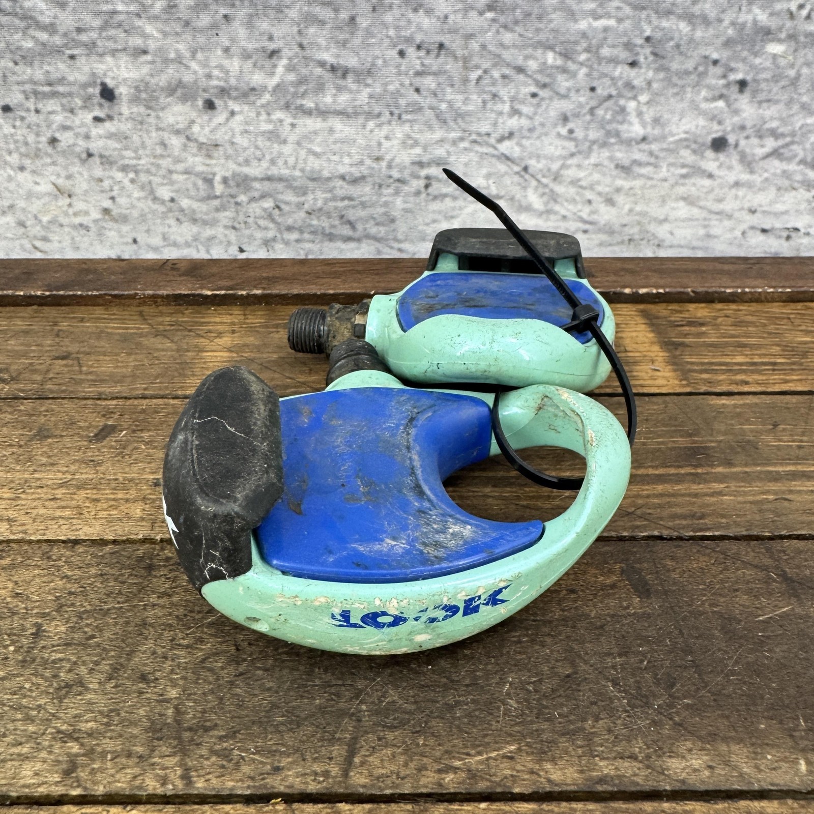 Vintage Look Clipless Road Bike Pedals Celeste Green Blue 9/16 340g Used