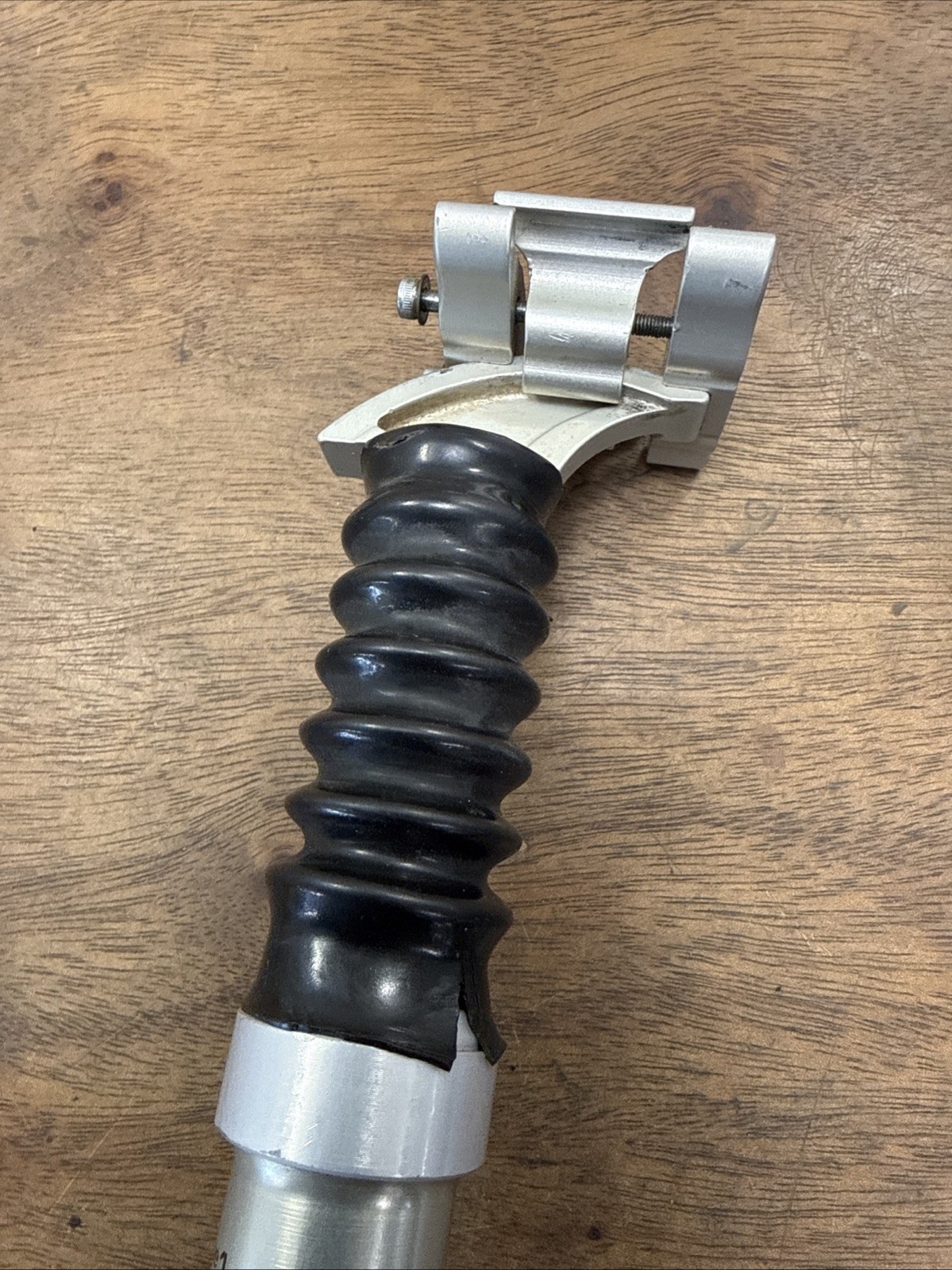 USE XCR Alien Shok Post 25.0mm Suspension Seatpost 390mm Vintage Mountain Bike