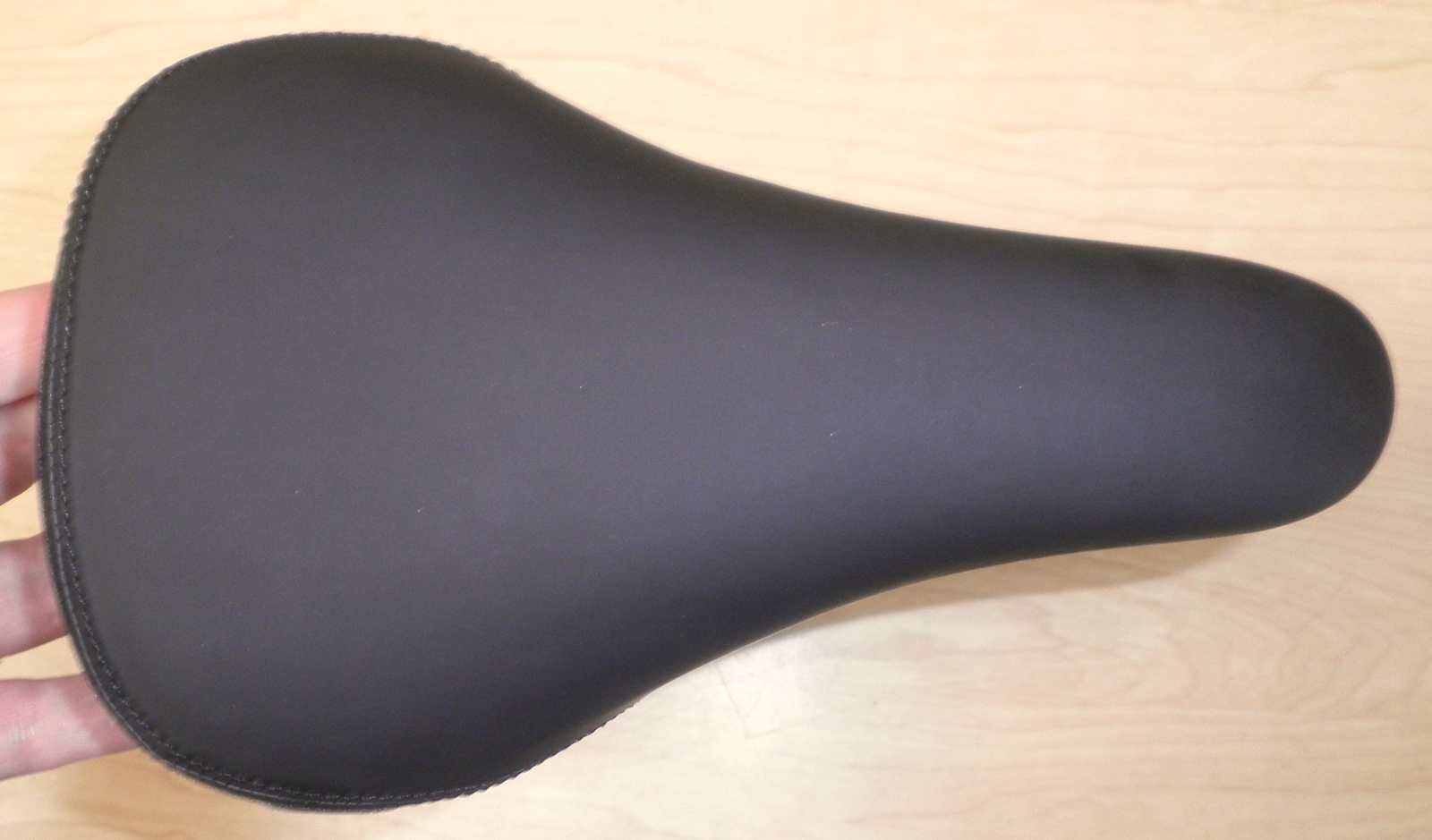 HB KIDS’ BLACK BIKE SADDLE/SEAT W/INTEGRADED SEATPOST 266-2