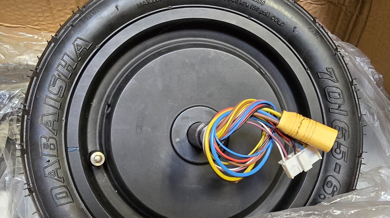 BOX of Two (2) Brushless, Hub Motor with 10″ OD Tire, 500W. No threaded shafs