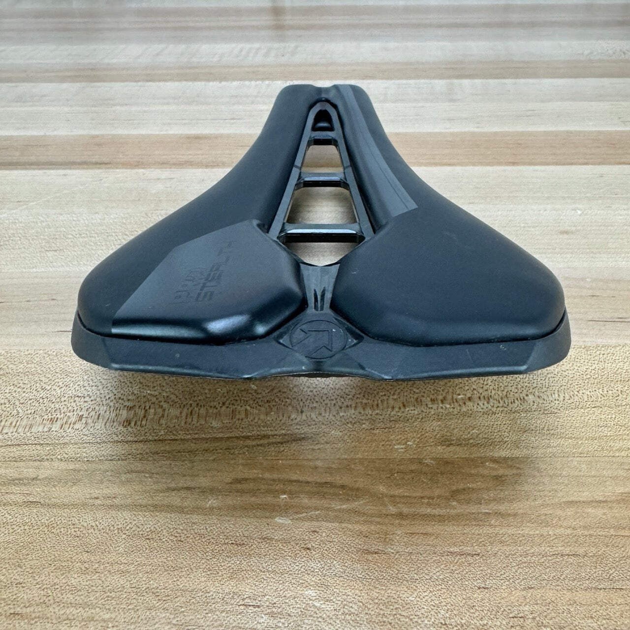Light Use! Shimano Pro Stealth Team 152mm 7x9mm Carbon Rails Bike Saddle 166g