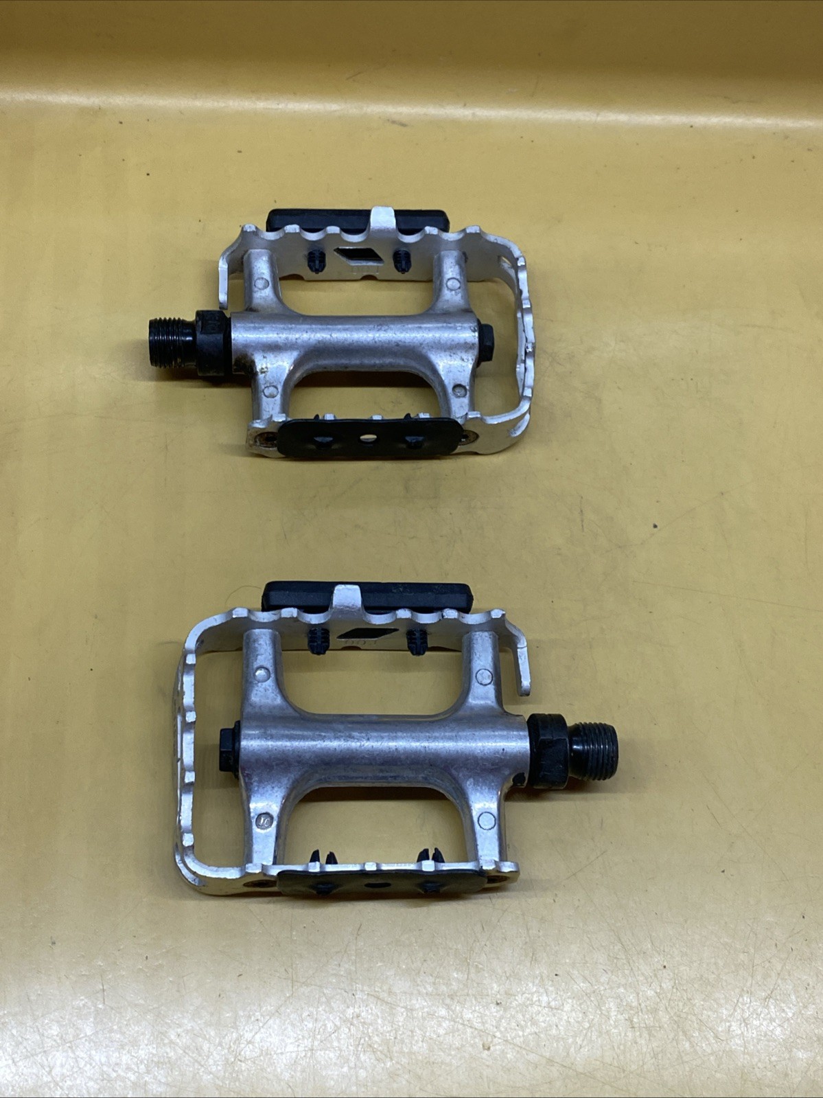 Silver Caged 9/16″ Flat / Platform Pedals With Reflectors