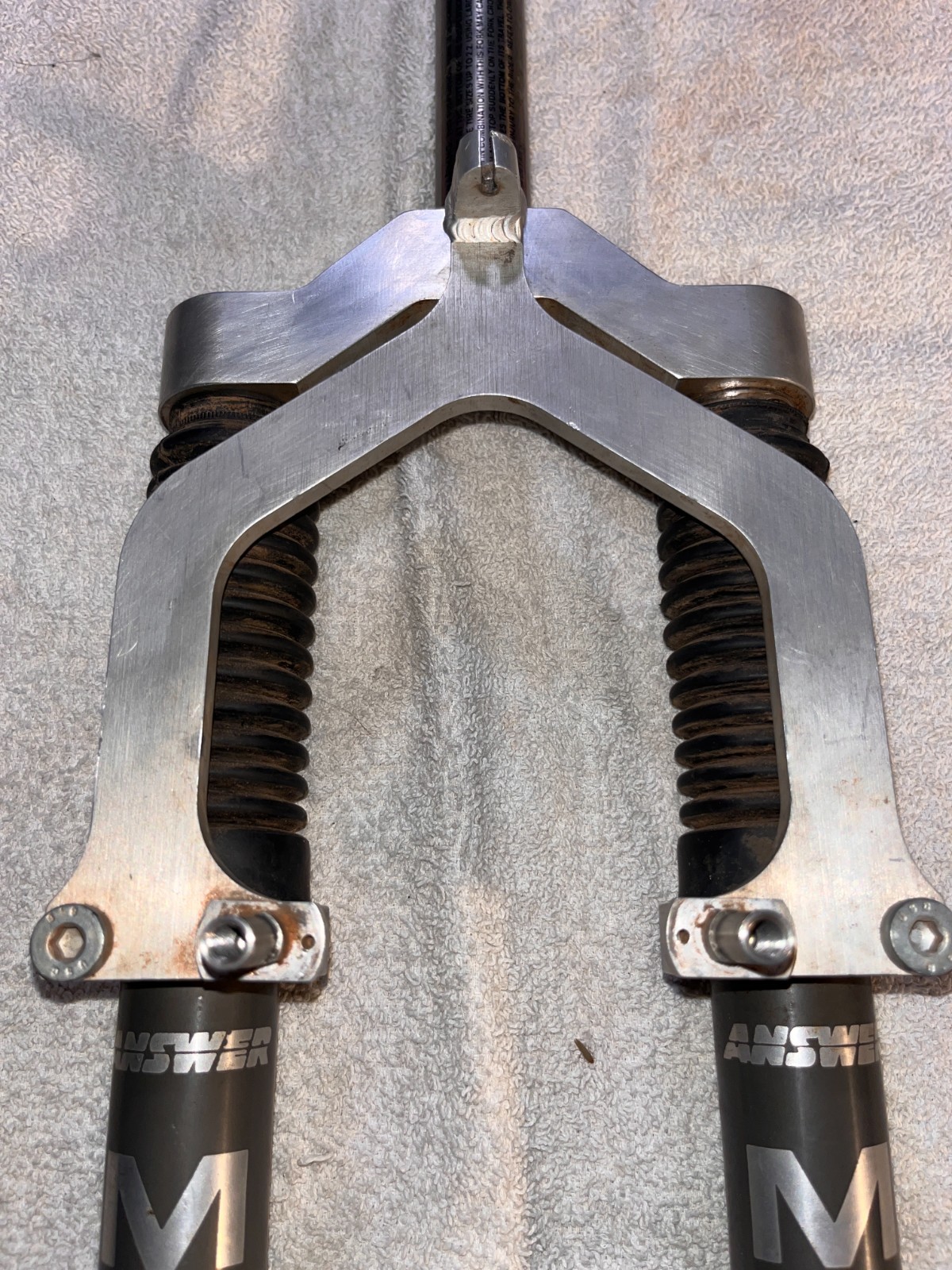 Vintage original Manitou fork, 26″, 1″ threaded, 5 3/4″ steerer, needs service