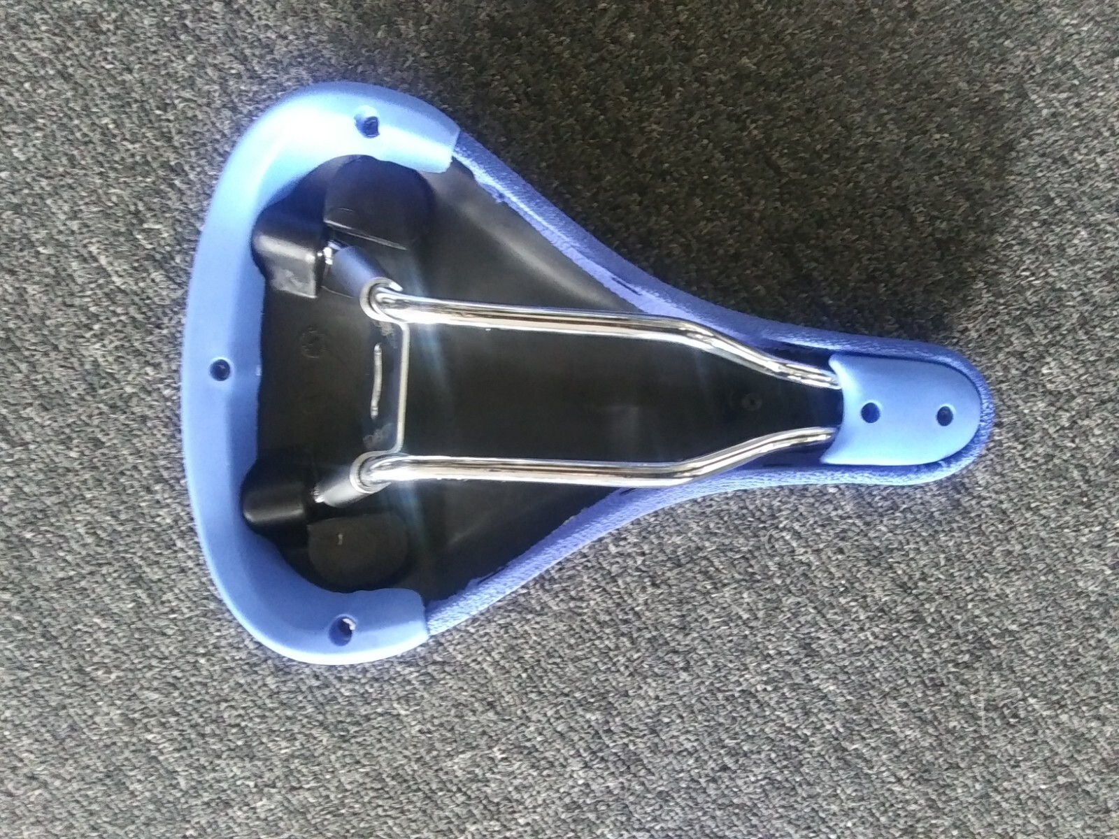 S.E flyer seat and ODI longneck grips with end caps in blue