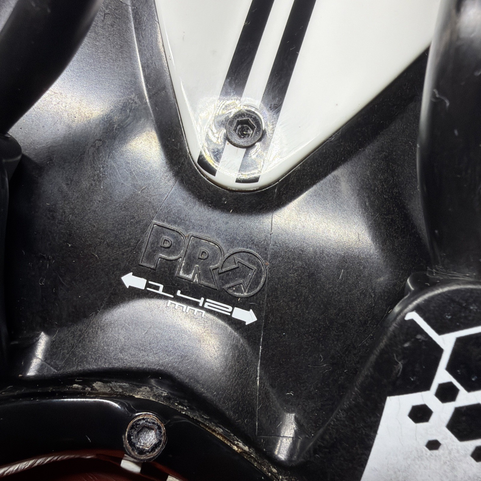 Shimano PRO Griffon carbon rail saddle 142mm