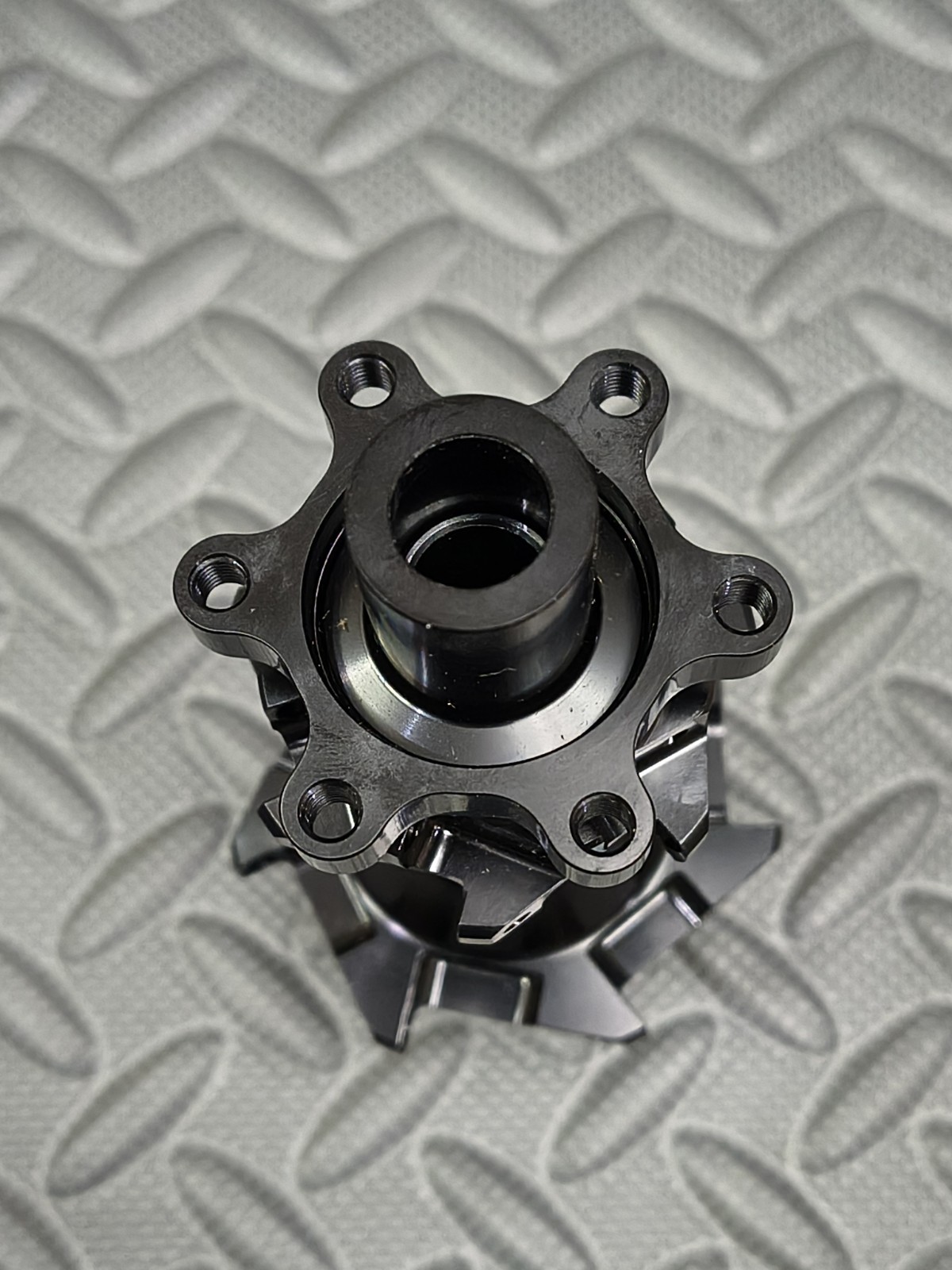 DT Swiss Rear Hub 240S Boost 12×148 28H xD Freehub 6-Bolt Ratchet 18T Giant