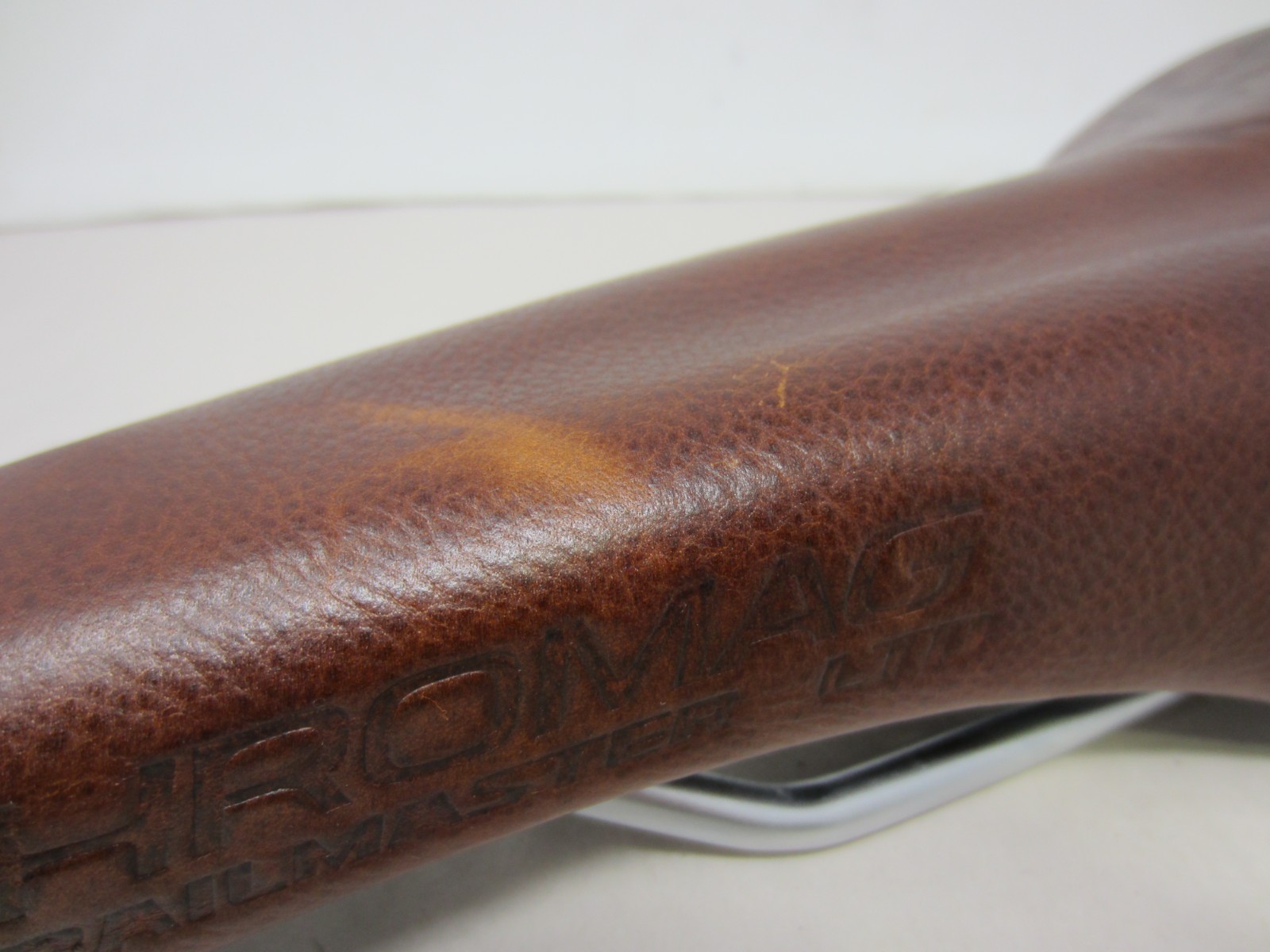 Chromag 140mm Wide Trailmaster LTD Brown Leather Saddle W/ CrMo Rails 360g