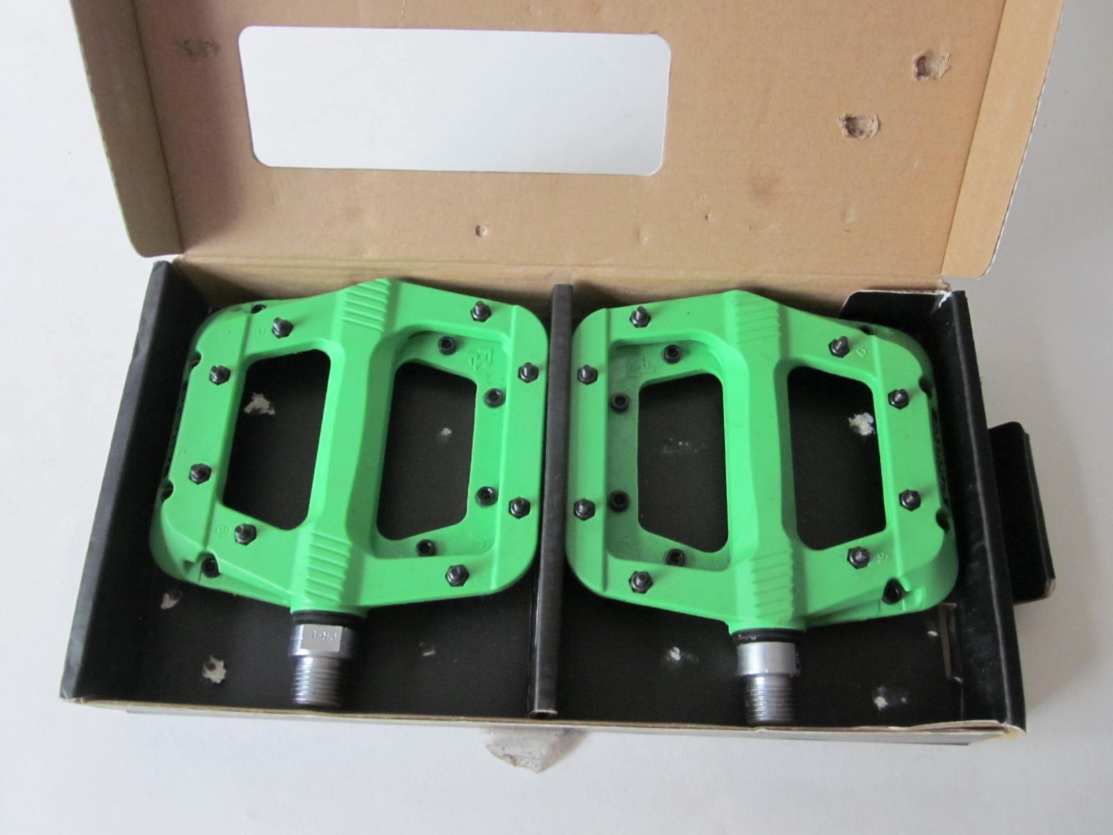 Set of 2 Race Face Chester Pedals Green, One Size