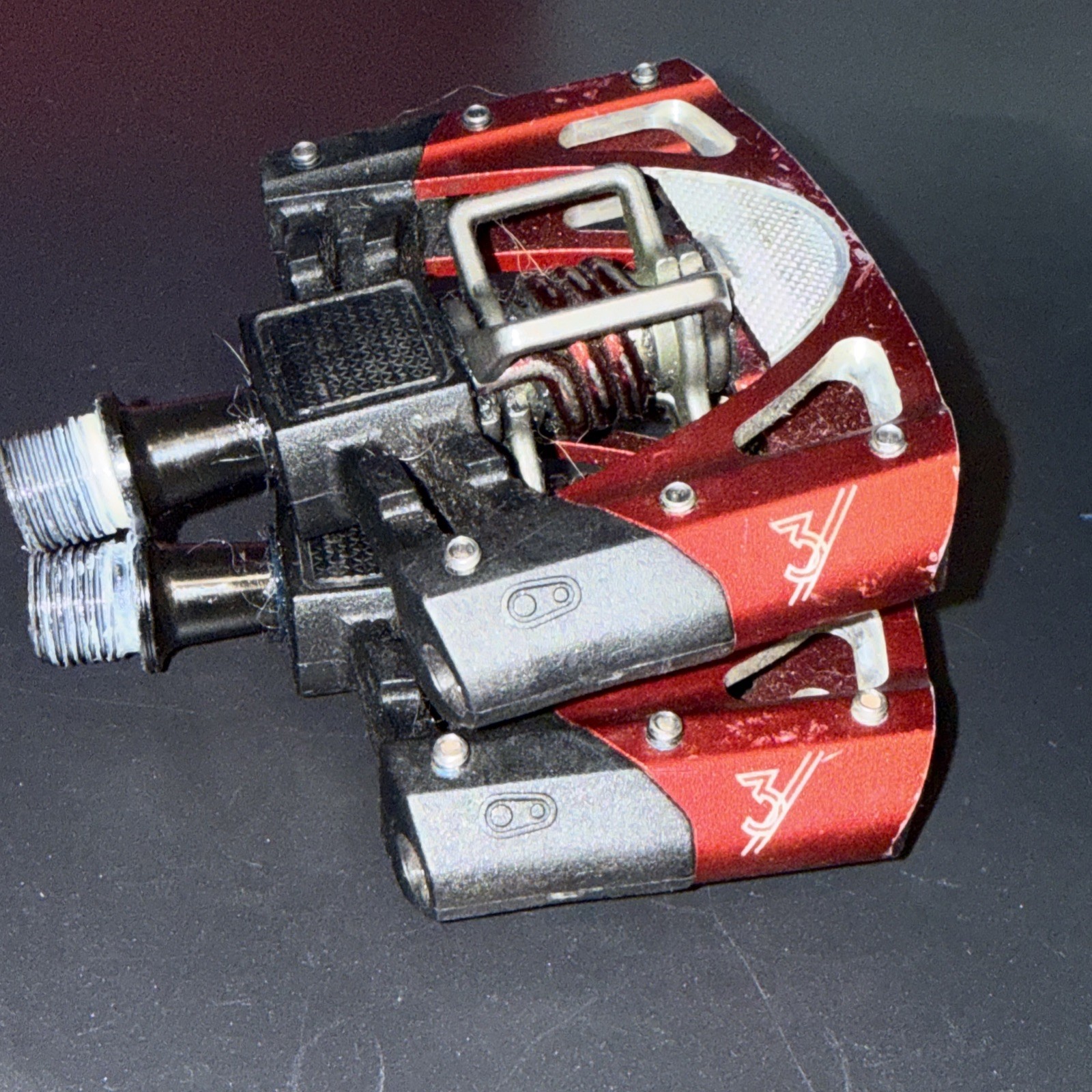 Crankbrothers Mallet-3 9/16 in Clipless Pedal – Black/Red