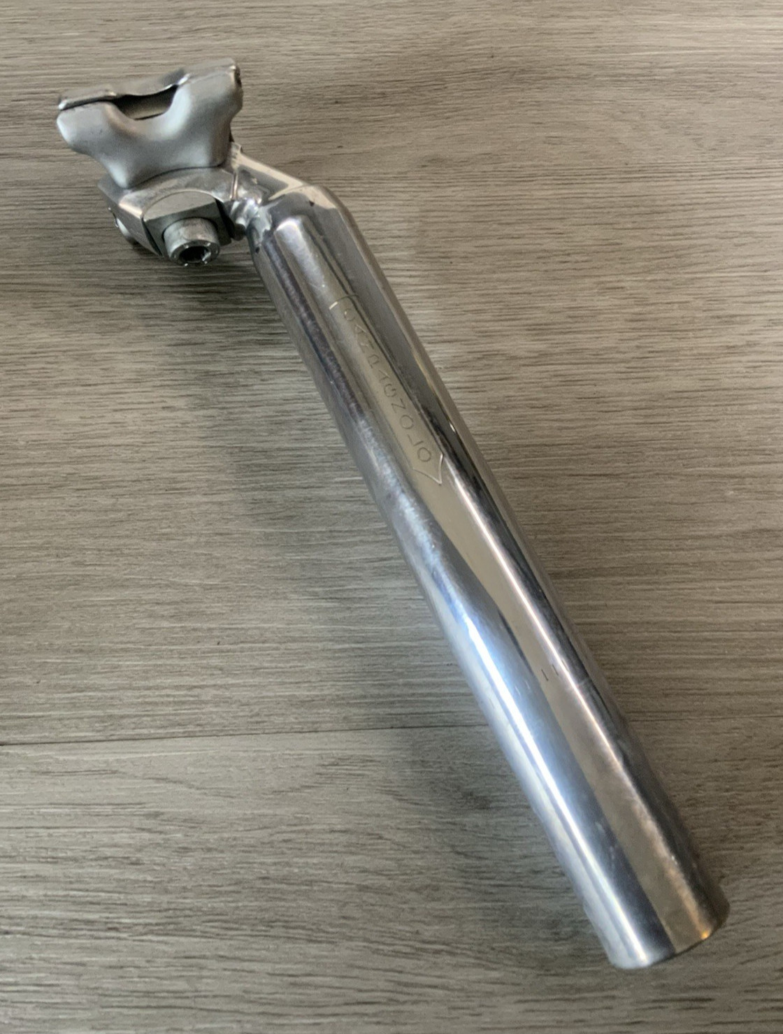 CAMPAGNOLO RECORD SEAT POST 27.2 MM 210 MM TOTAL LENGTH 226 GRAMS VERTICAL LOGO