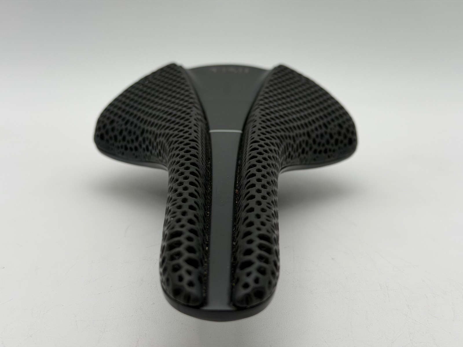 Fizik Versus EVO Adaptive 3D Printed Carbon Fiber Road Saddle 146mm wide x 270mm