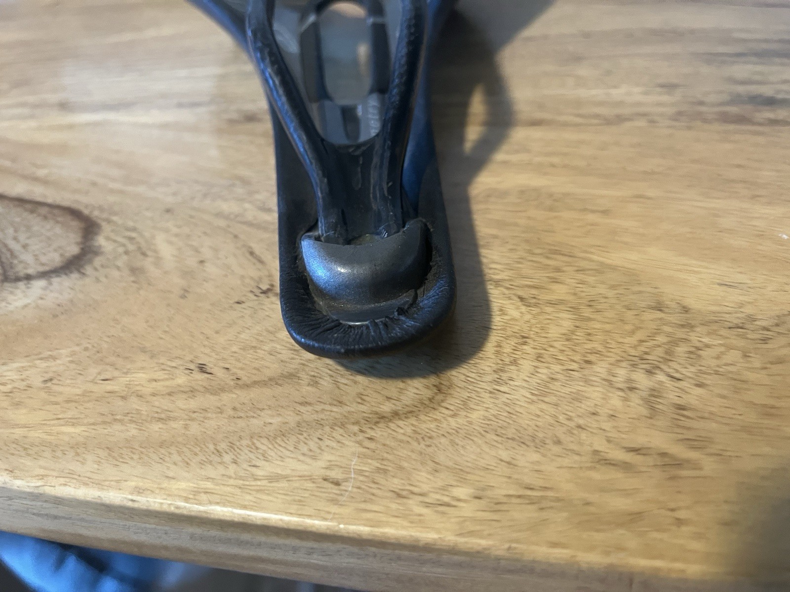 Specialized Oura Pro women’s saddle lightweight FACT carbon rails 143mm