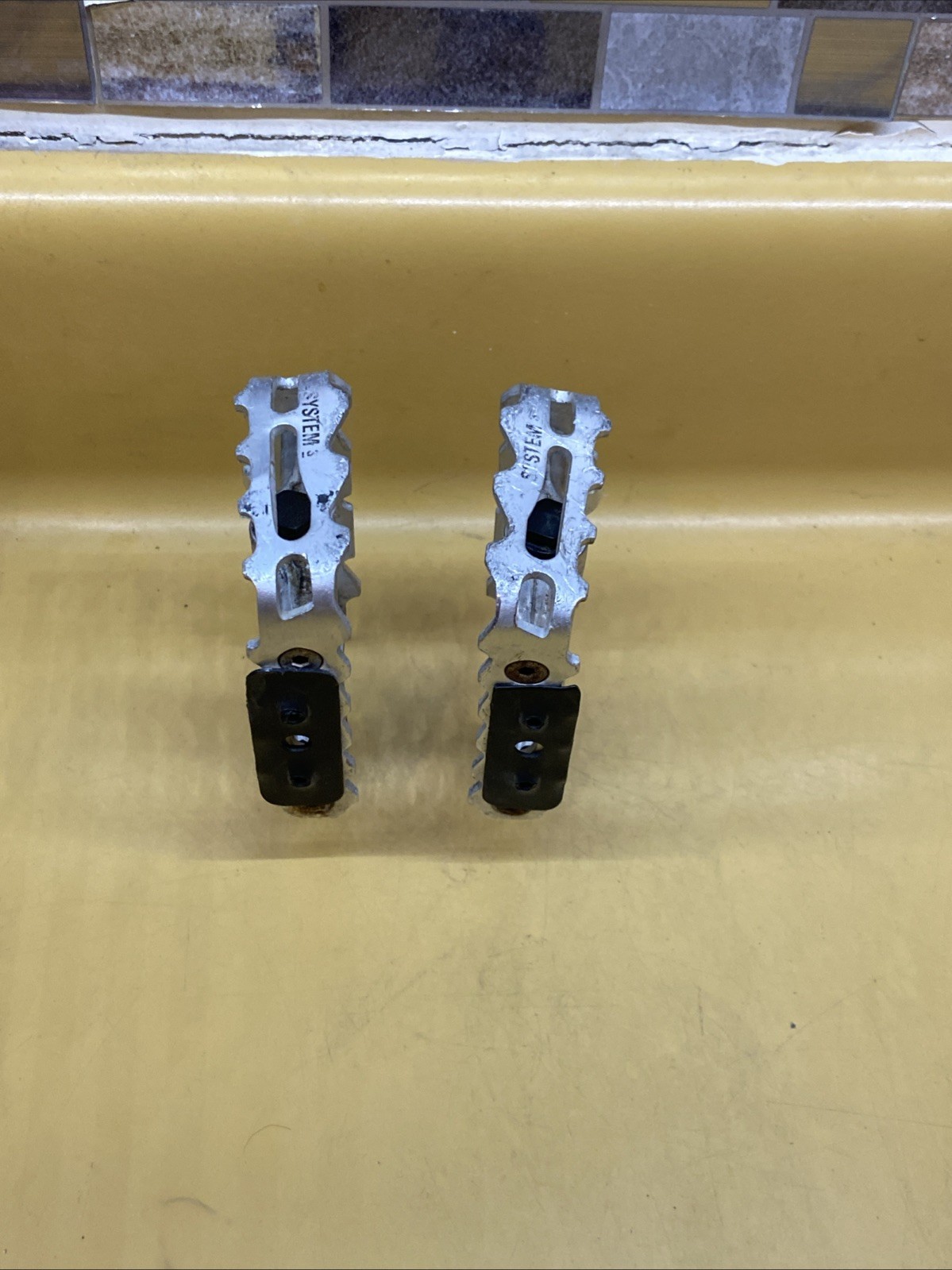 Silver Caged 9/16″ Flat / Platform Pedals With Reflectors