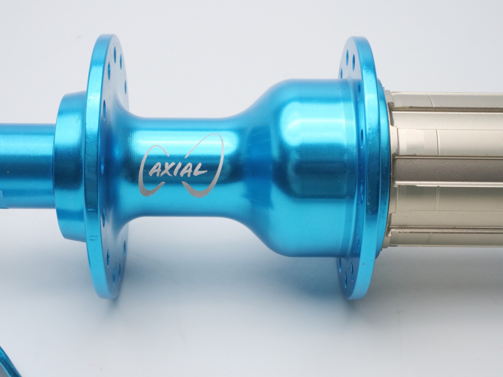 Axial Road Hubs Pair 28h 8-11 Speed 100/130mm Sealed Bearing Blue 508g Bike