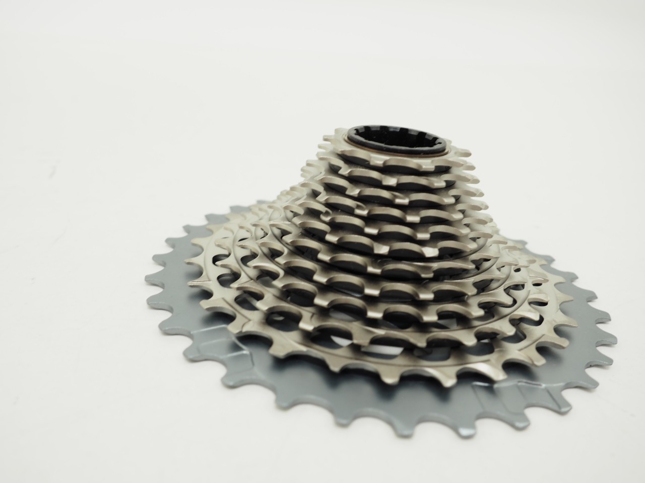 New! SRAM RED XG-1290 Cassette – 12-Speed 10-33t For XDR Driver Body Silver D1